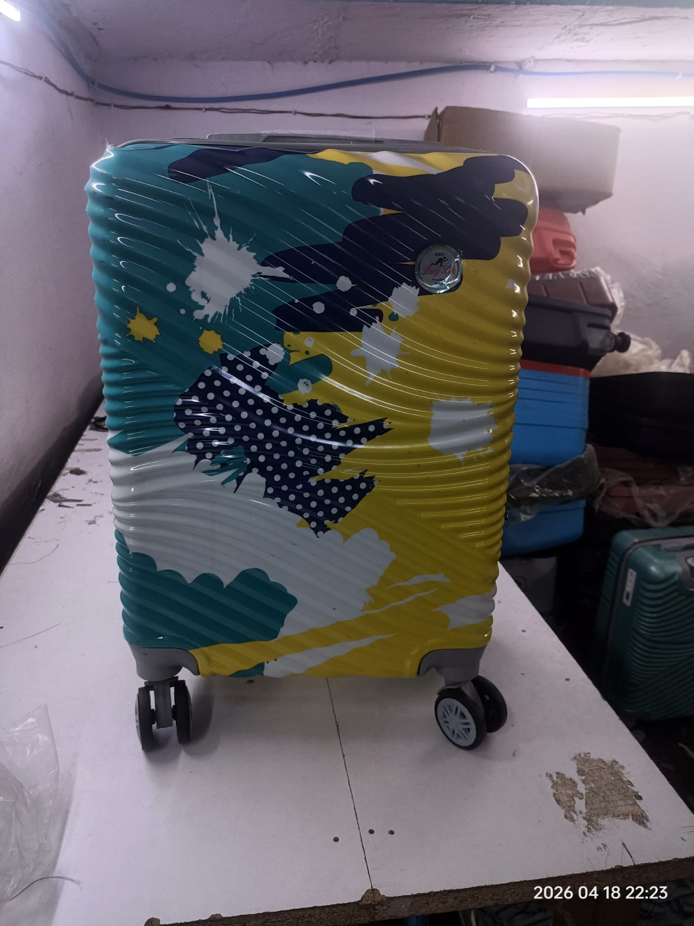 Durable travel luggage bags